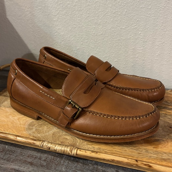 G.H. Bass & Co. Other - G.H. BASS Weejuns Brown Leather Upper and sole Handcrafted Men’s Loafer sz 11 D